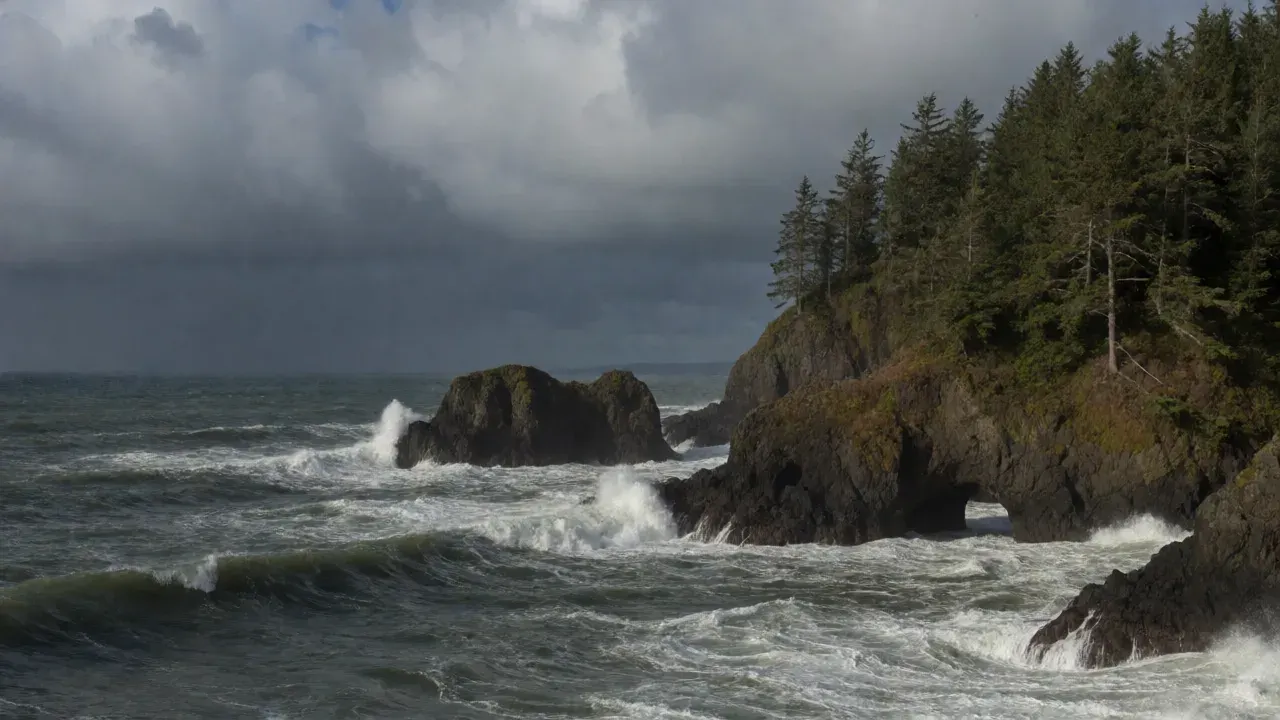 Why Top Expert Calls For Urgent Warning On Oregon Coast As 72 mph Gusts Expected During First Fall Storm
