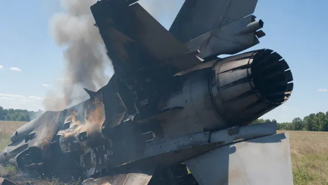 US F-16 fighter jet crashes in Michigan, hazardous chemical spill triggers evacuation