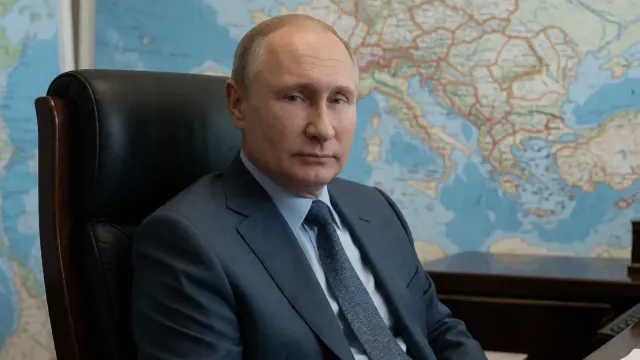 Putin Claims Baltic Rights Violations But Denies War Plans in Europe
